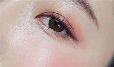  色彩季型：淡玫瑰妆、桃花妆：年轻十岁的春日妆容你适合哪种？