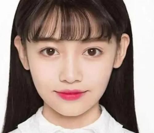  『高度』女生拍证件照时，记住这4个“小心机”，不P图也能美出新高度！