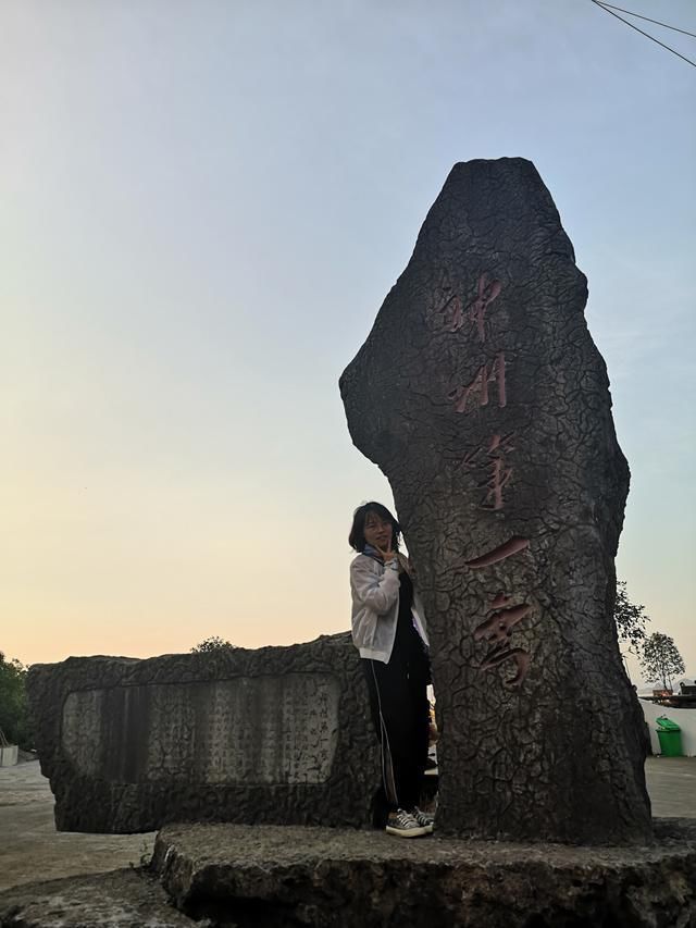 告别重庆,进入贵州,小情侣在夜里赶路,却遇到了危险