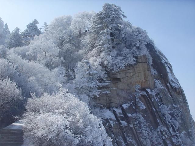中国这2座名山“争相斗艳”,下雪后谁更美?