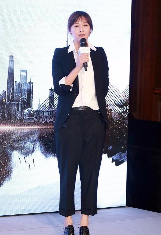 徐静蕾认真打扮一下，真是大变样!之前油腻的大妈，变身小仙女!