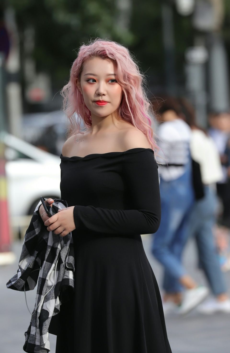 街拍：今天去三里屯办事，路过美女最多的地段时都不想走了