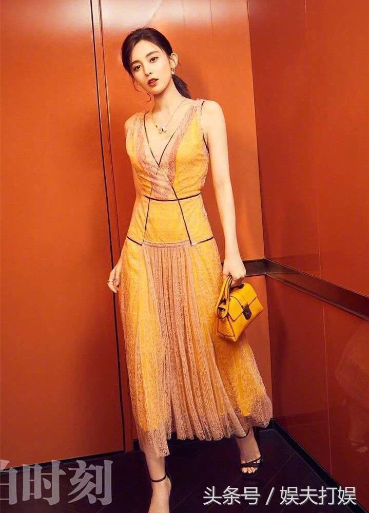 众女星撞衫，杨幂性感吴谨言妩媚，你认为谁最美?