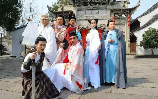 卓伟手里价值8亿证据，她想8千万元赎回证据，网友:钱真好赚