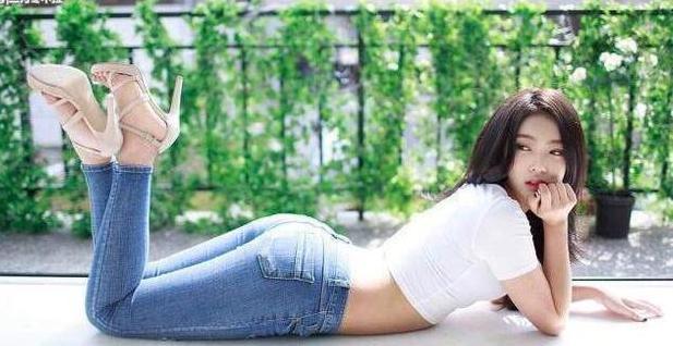 简单牛仔裤， 穿出大长腿，打造性感小蛮腰