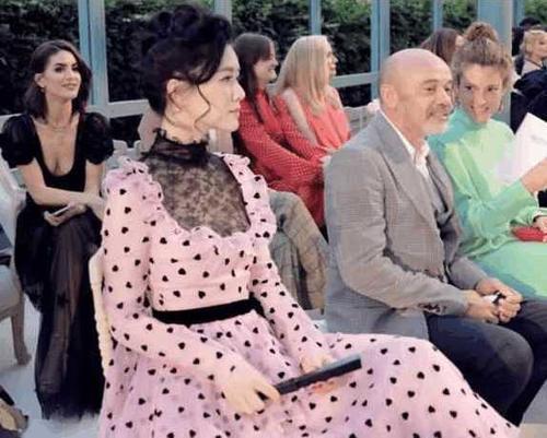 看完田海蓉的波点裙，再看看鲍蕾，网友：真不明白陆毅怎么想的！