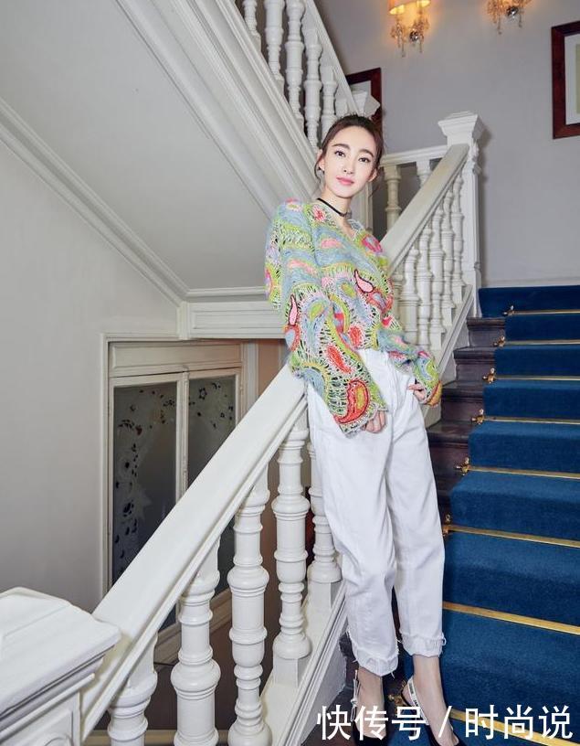 章泽天与宋慧乔同台，两个人看起来淑女又美丽，真是难分伯仲！