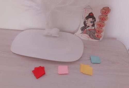  「三角形」春暖花开了，来做花吧？三色小花朵做胸针好不好看啊？