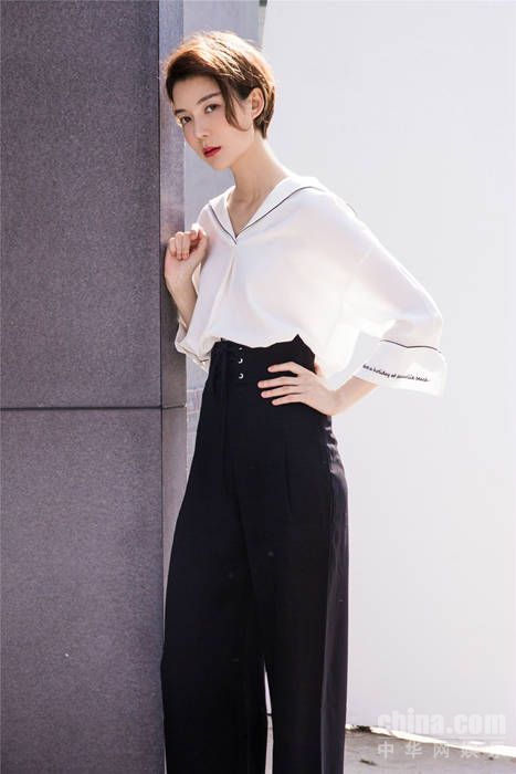 车晓夏日写真曝光 气质优雅魅力四射