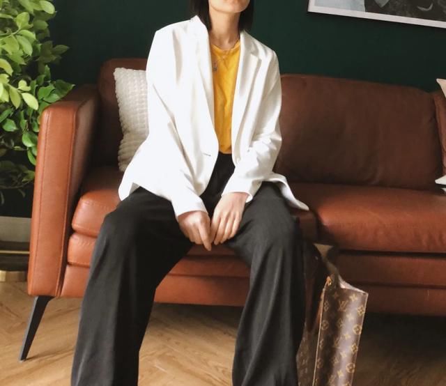  会显得■一衣多穿如何让条纹衬衫穿的不过于休闲