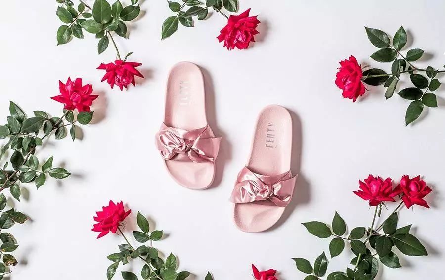 舒适、时尚、显腿长!这个夏天，时髦界都在pick澡堂拖!