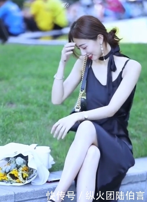  『真丝』美女一袭真丝吊带裙，简直就是优雅女神