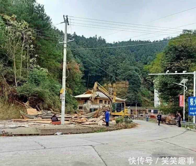  违建@动真格了！六都寨水库大坝上多处违建被拆除！