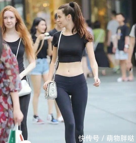  [美女]异域风情的打底裤美女，给人赏心悦目的美感！