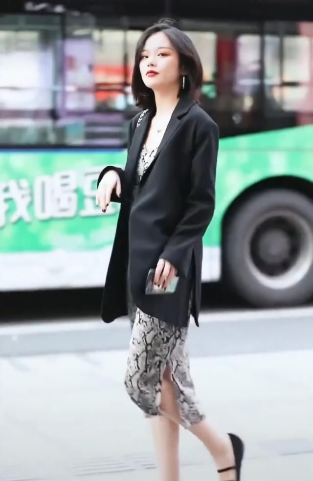  「霸气」最近一款“钢针鞋”比匡威还红，光鞋尖就有10厘米，无敌霸气！