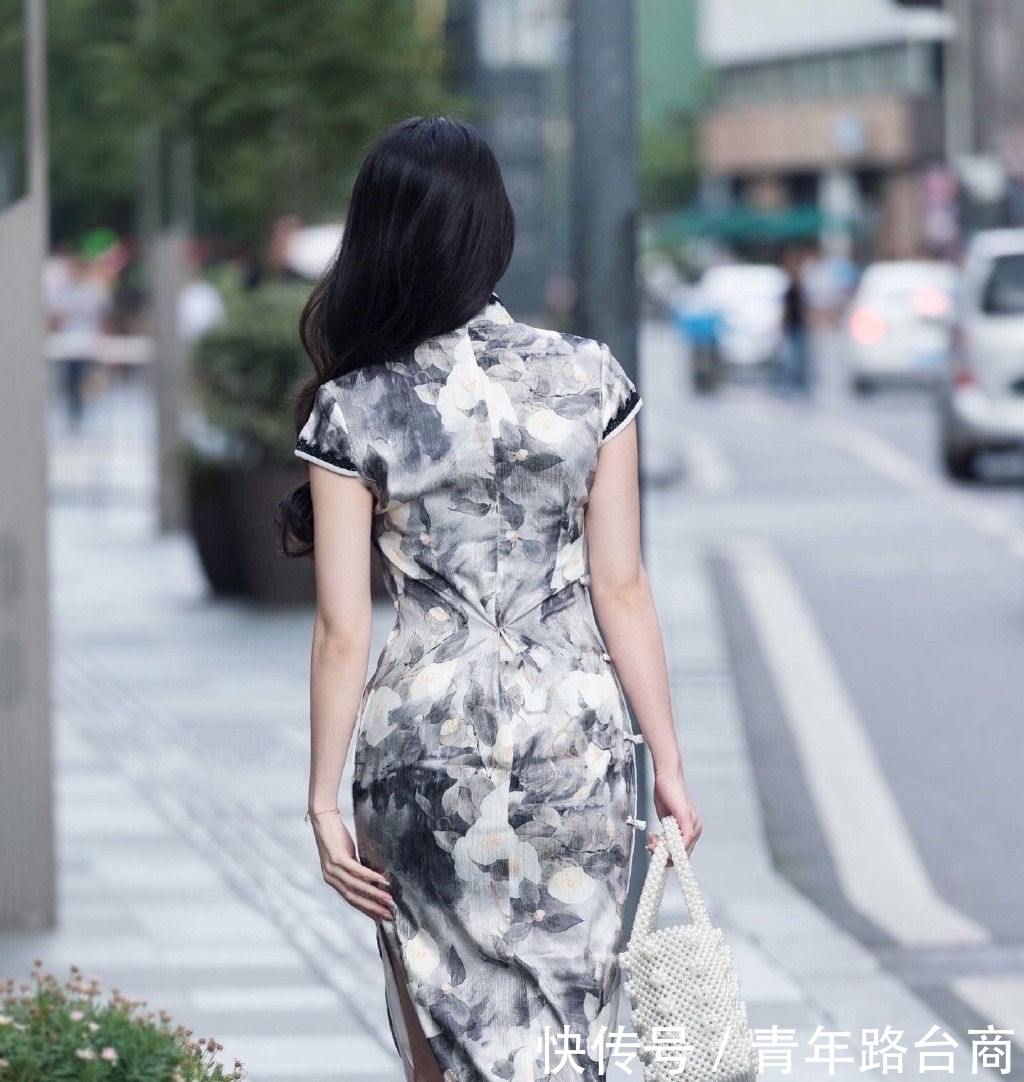  #穿搭#从穿一件旗袍开始,做优雅的自己