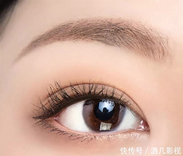  睫毛@?日杂妆高级感十足，原来是这样妆出来的！