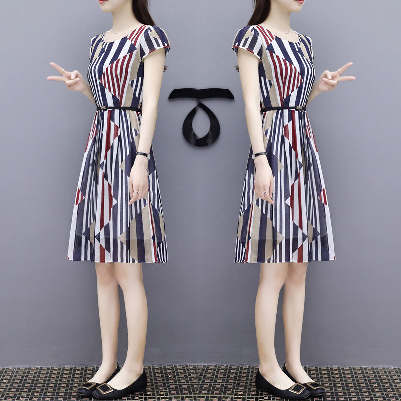 新出一种美，令男神人挪不开眼，妩媚娇艳齐一身，简直美的太疯狂