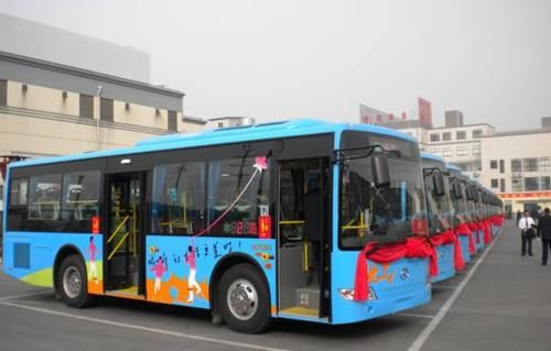  公交车@乘车一次几块钱，难道公交车不怕亏本？内行人说出其中猫