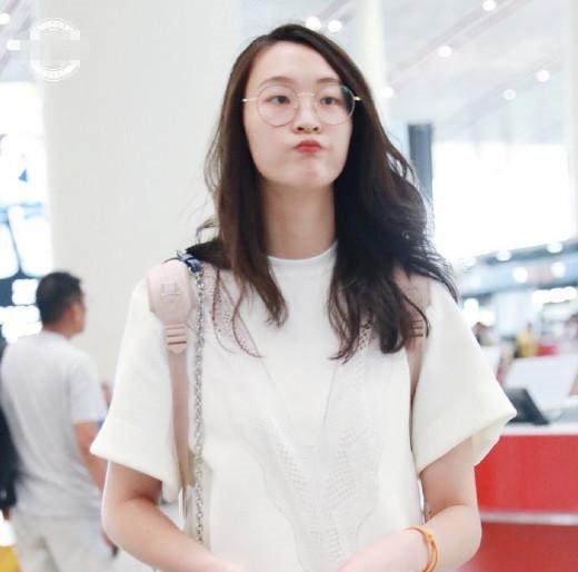 惠若琪真厉害！居然把一条超短裤穿得如此迷人，真不愧是最美女排