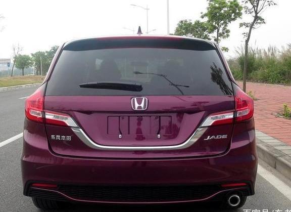 选家用的6座车，先看了这台再说，百公里仅耗油6.4L