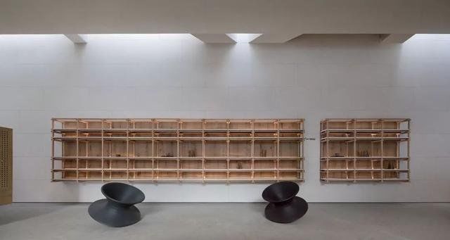 万有引力：光、空气、水，温润质朴的和谐之音