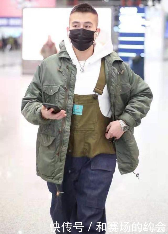  「时髦」今春的“初恋裤”火了，比阔腿裤减龄、比小黑裤时髦，穿过都爱了