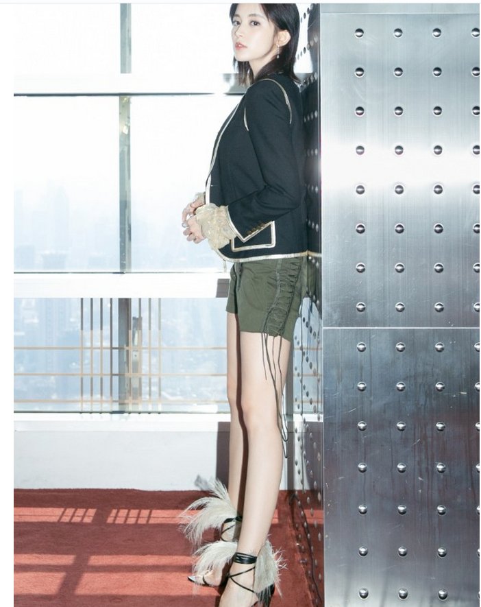 高跟鞋千万别穿细跟!连古力娜扎都把鞋跟穿弯了，真怕鞋跟折断