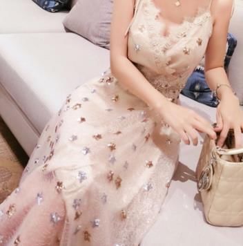 天!瞧瞧下图女人这样穿,紧而不露超迷人,美的男人见了移不开眼