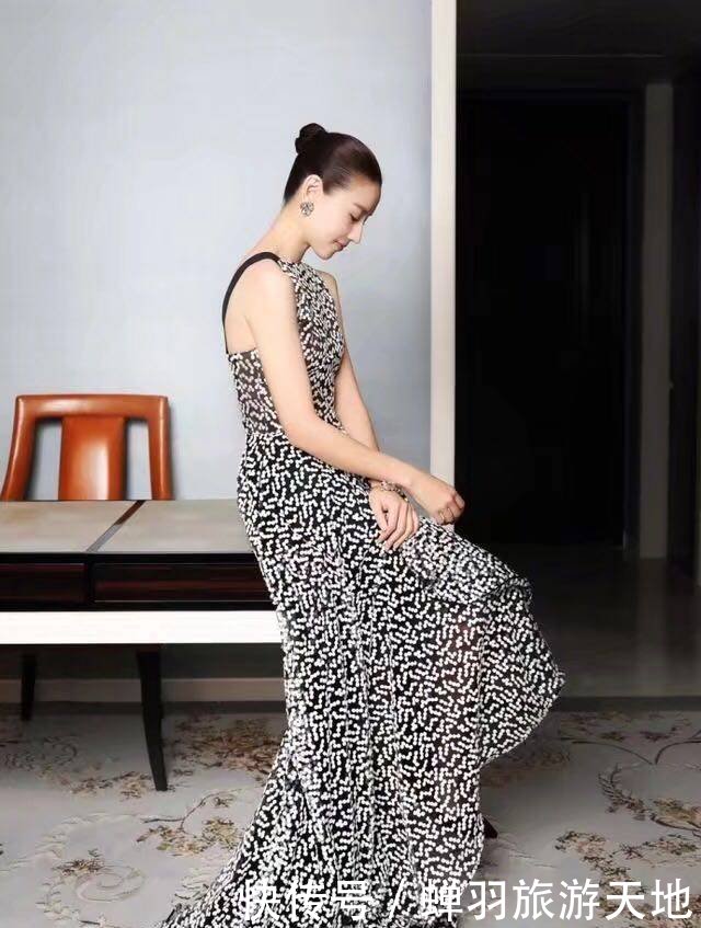 37岁董洁太会穿，黑白斑点裙又美了，网友却称密集恐惧症犯了！