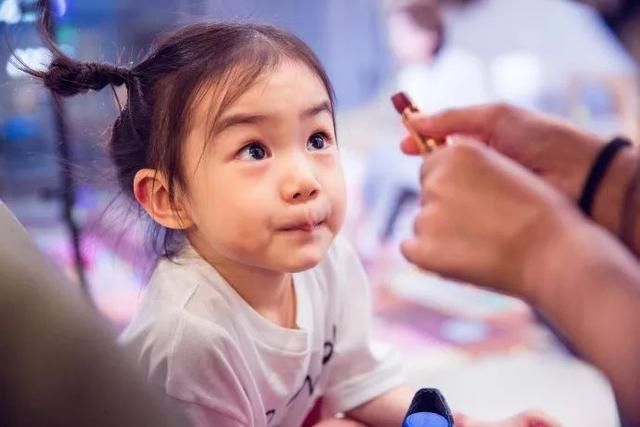 戚薇穿越变Lucky？双丸子头帮你回到小时候！