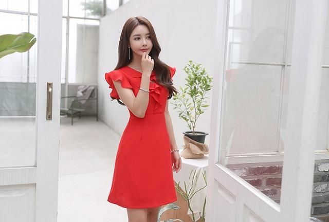 人像摄影：通过近距离的拍照，更好的展现出模特的精致俏丽