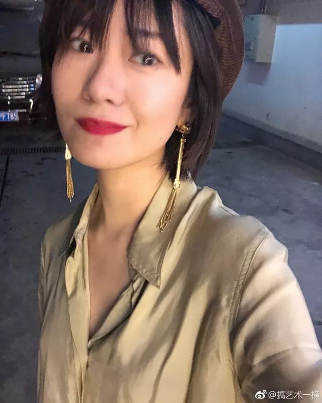 内衣| 与其遮遮掩掩地穿，不如大大方方地露