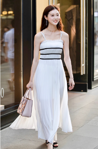 街拍：小姐姐的气质真好，一举一动中都带着优雅！