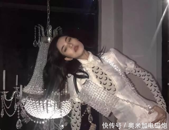  「反光设计」最时髦的人都在穿这件衣服