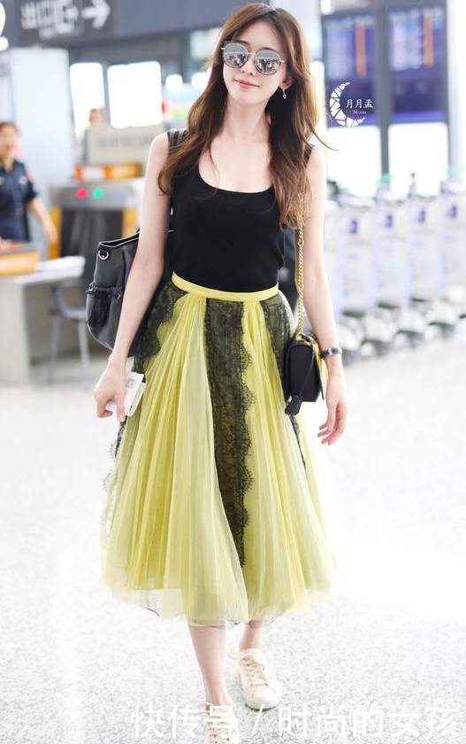 林志玲街拍不忘秀身材，这白纱裙体现了成熟女人的性感风情和气质