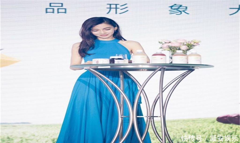 杨颖这身礼服站着看平平无奇, 但当她走路的瞬间, 网友们呆住了