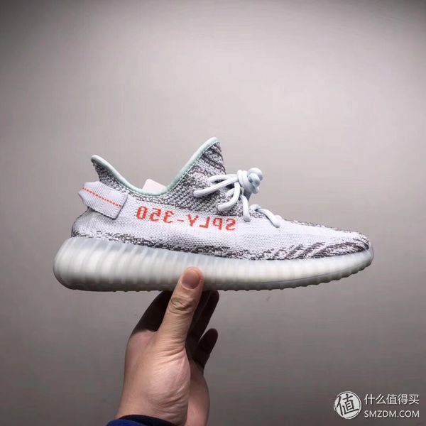 还记得侃爷当初那句人手一双YEZZY吗?