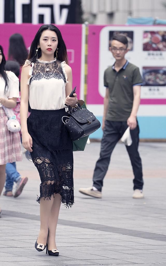 路人街拍,爱美之心,人皆有之,这样穿搭让你轻松美美哒!