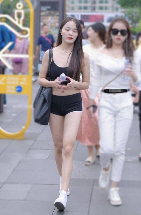 『显出自己』同样穿运动衣服,只有这一款才最彰显魅力吧?