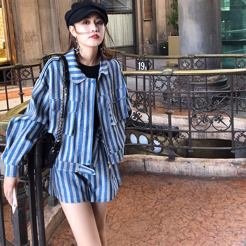 过时秋装扔了吧，新上的”女款西装“才叫时髦，一件上身不美都难