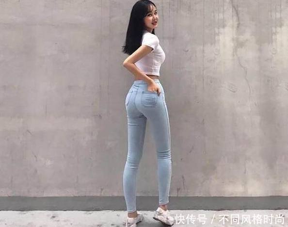 靓丽好看的牛仔裤小姐姐,秀出苗条身材,显得活泼有朝气!