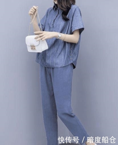 舒适■五十岁女人穿衣要大气,棉麻衫+亚麻裤,五一出游穿,洋气精致