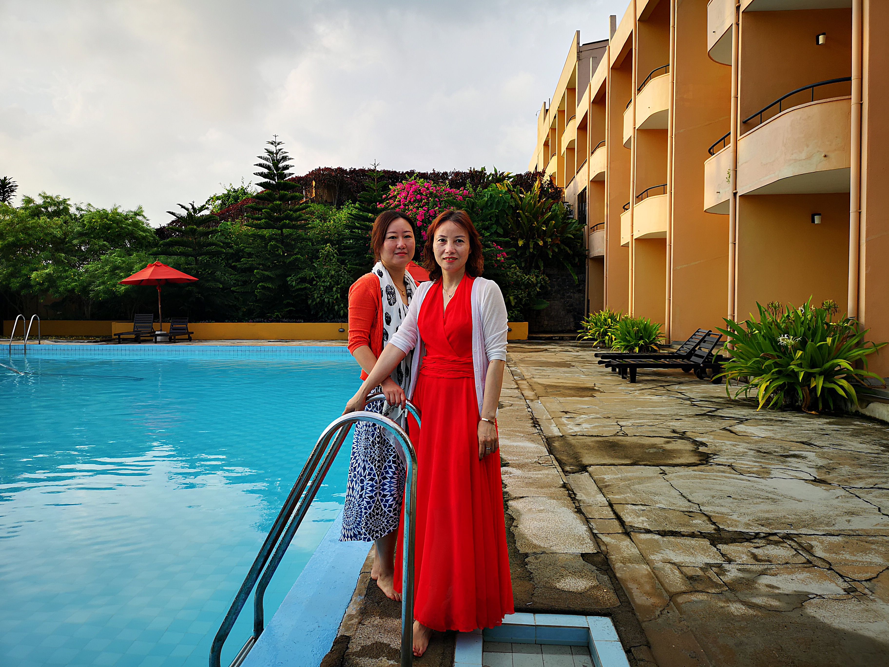 知性文艺范熟女入住斯里兰卡滨海酒店拍摄的旅