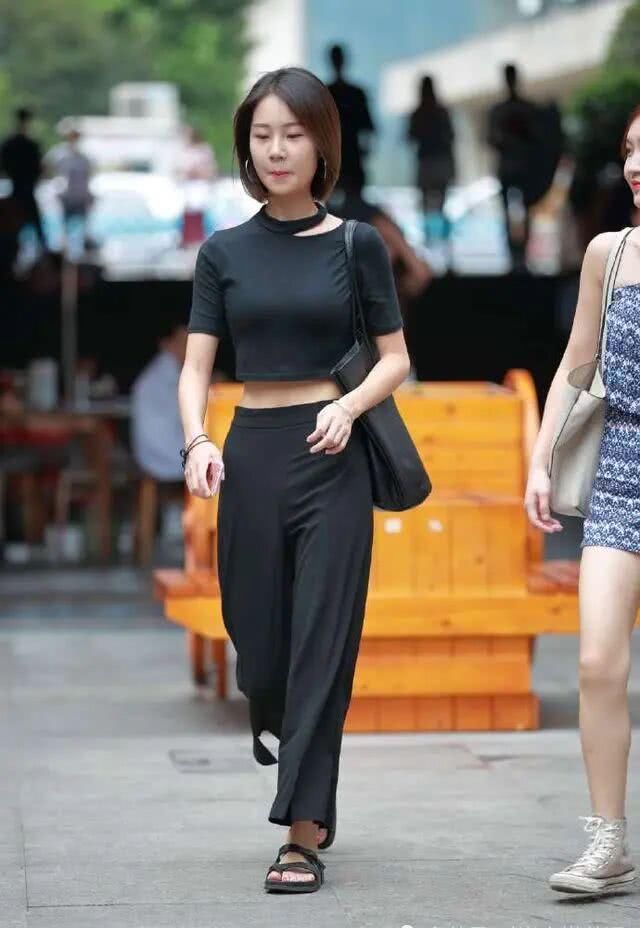 舒适@别再穿阔腿裤了,“嗖嗖裤”才舒适又时髦,出门体面不邋遢!