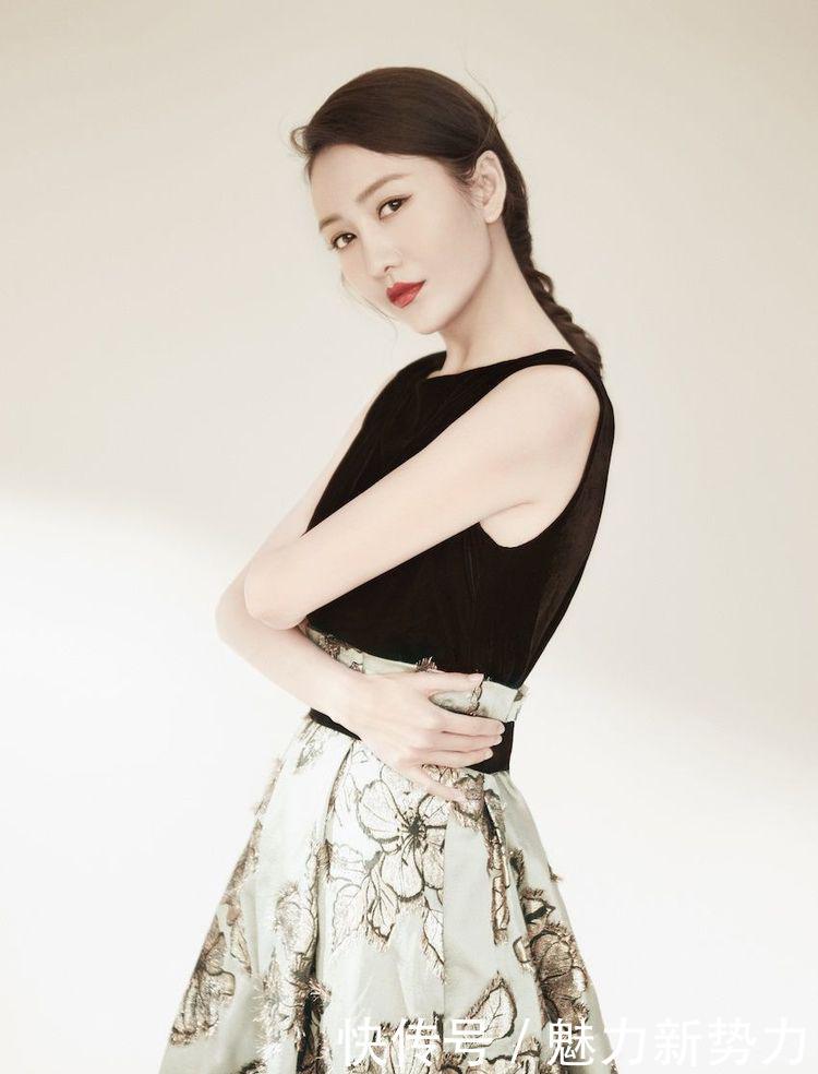 今日热门人物：王鸥｜王鸥这身造型，上半身像旗袍美丽动人