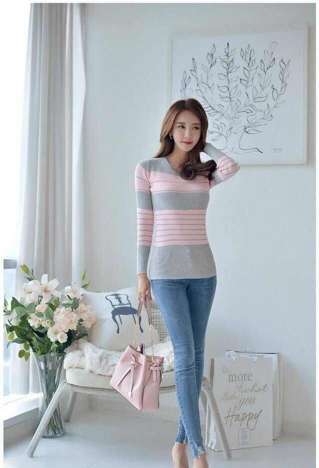 牛仔裤美女,彰显的出迷人姿态,释放出强烈时尚气质