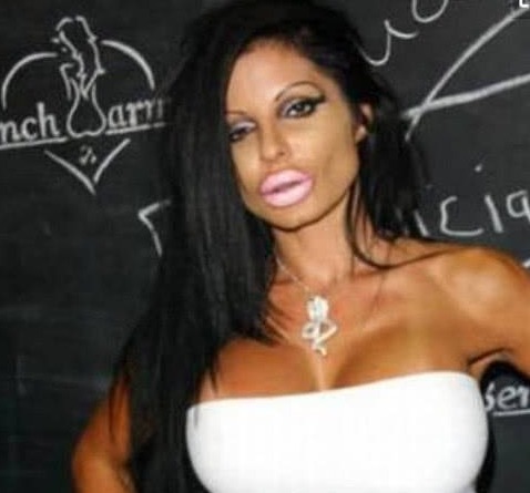 英国姥姥为美，花费11万去做整容，让男朋友有危机感