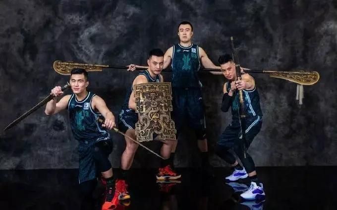 郭艾伦cba全明星球鞋