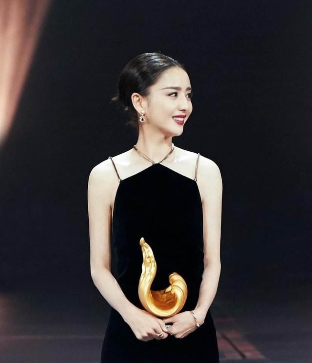  「梨涡」丫丫醇酒美人，梨涡醉人心！